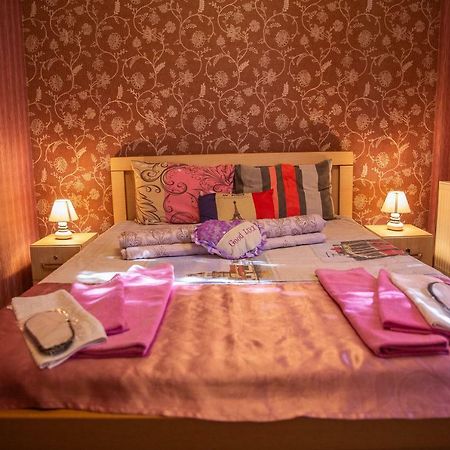Family Hotel Parajanov Tbilisi Buitenkant foto