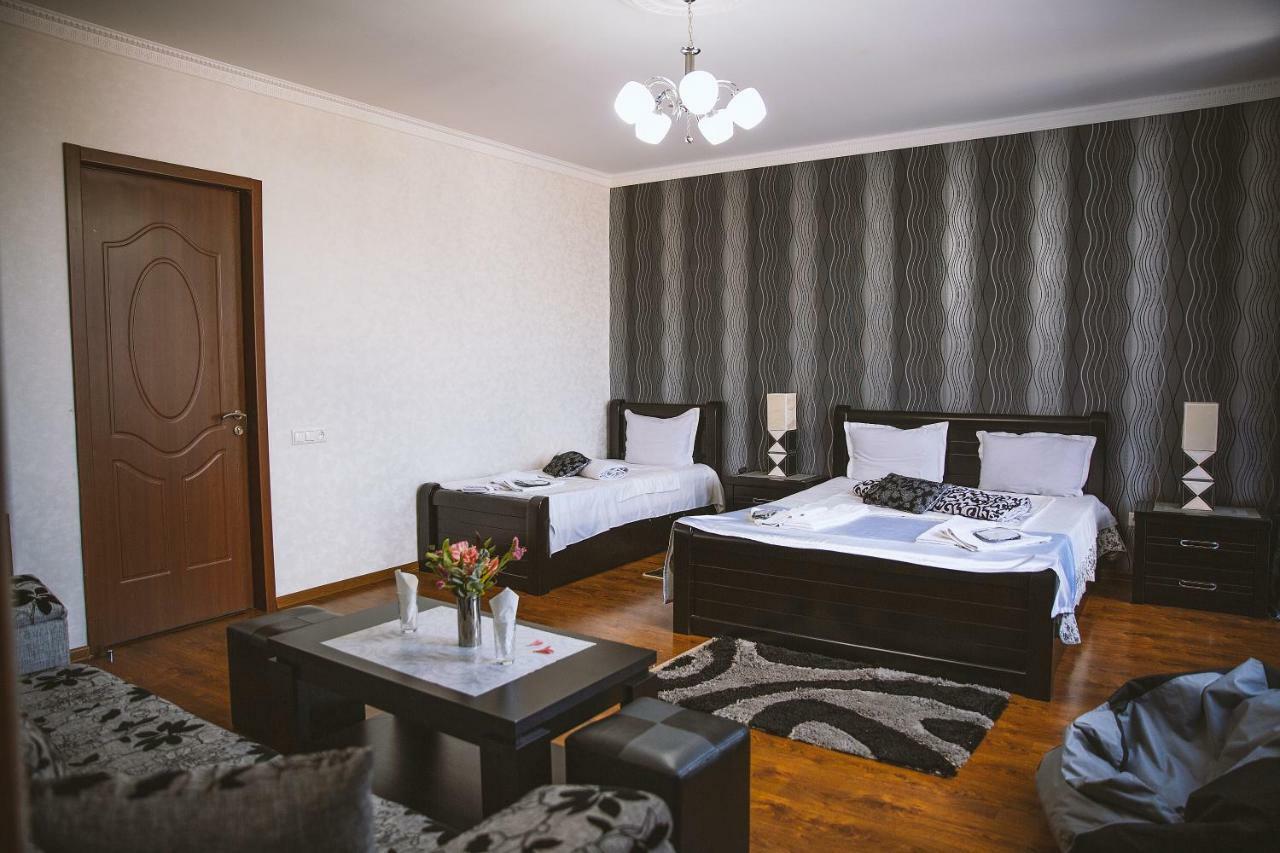 Family Hotel Parajanov Tbilisi Buitenkant foto