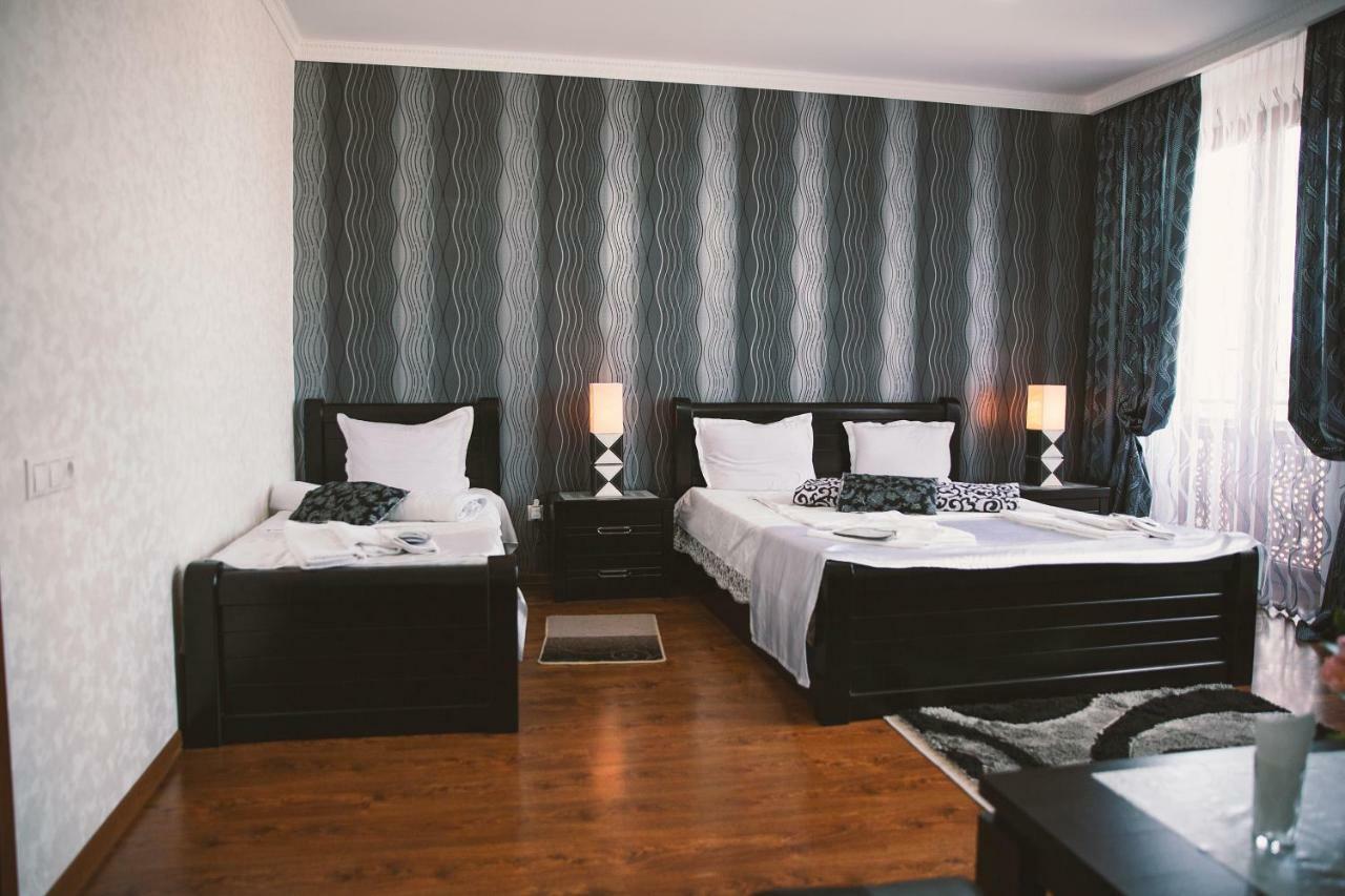 Family Hotel Parajanov Tbilisi Buitenkant foto